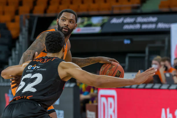 次推迟复出 次推迟复出